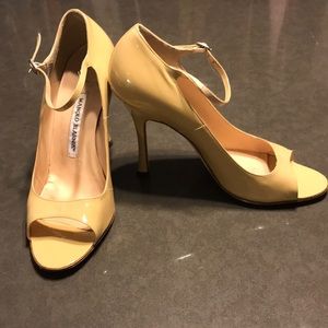 Manolo Blahnik Nude Patent Leather Pumps 37.5